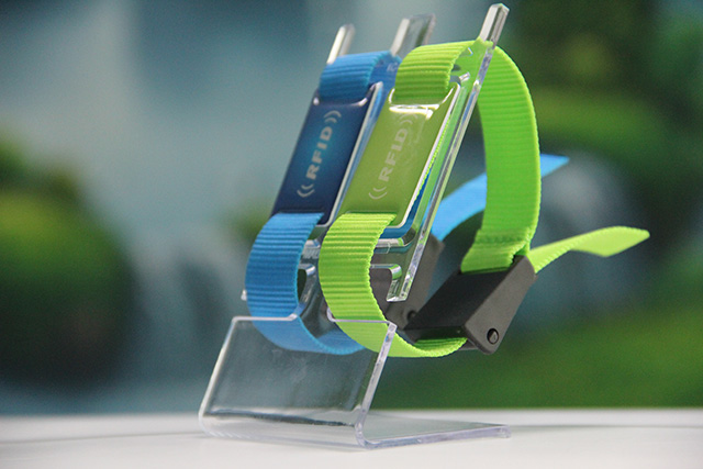 松緊腕帶排氣難和縮邊開裂的原因