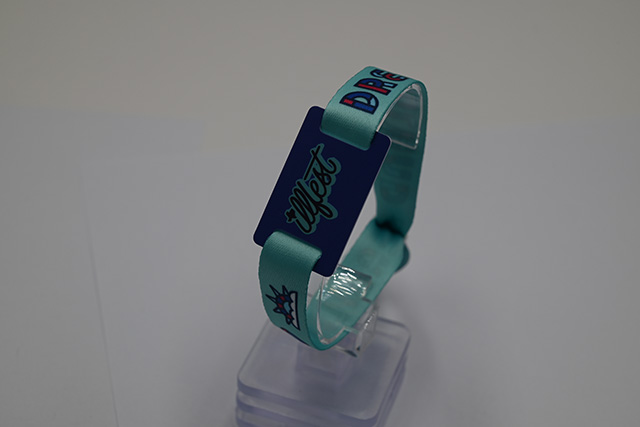 一體滴膠卡正式曝光，有望取代支付寶、Apple Pay等快捷支付