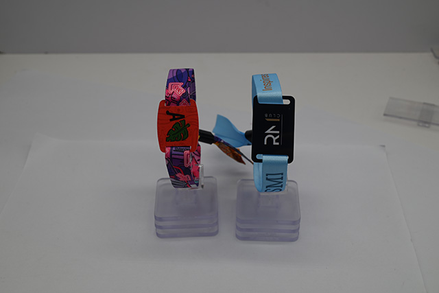 非接觸式IC卡和接觸式IC卡！